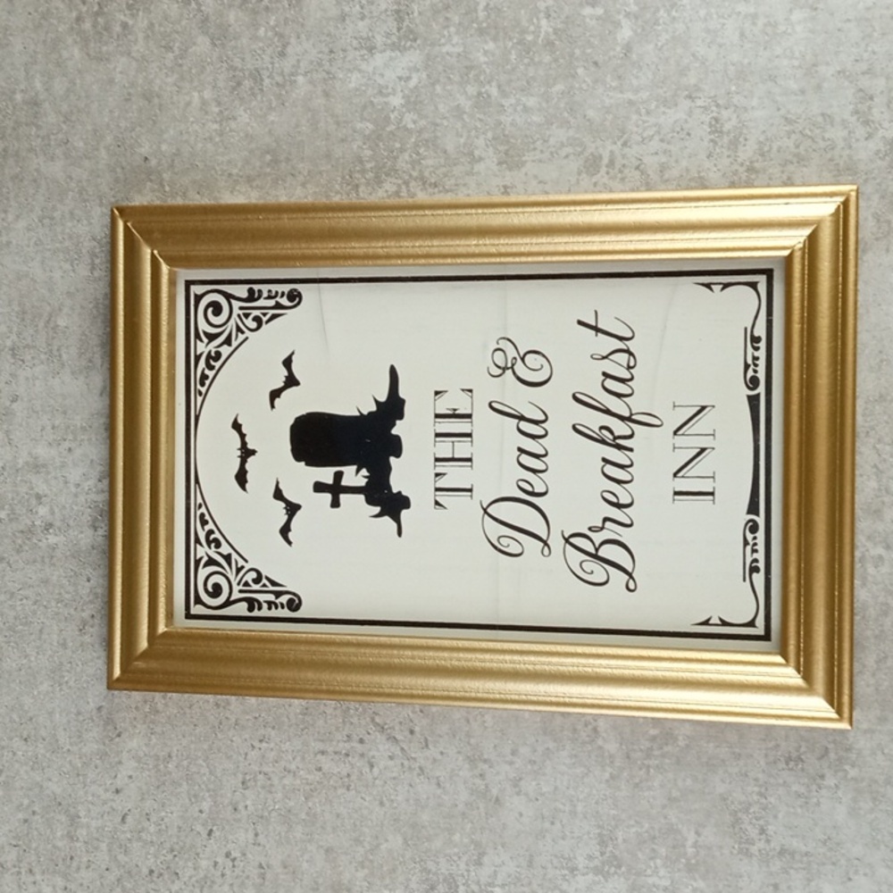 🗑️ REHAB (damaged) Young's Halloween Dead Inn Wall Sign